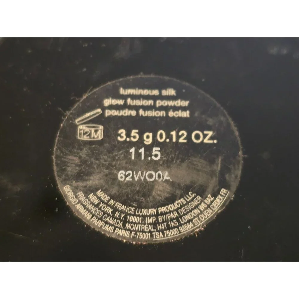 Giorgio Armani Luminous Silk Glow Fusion Powder 11.5 Compact (mirror broken)
